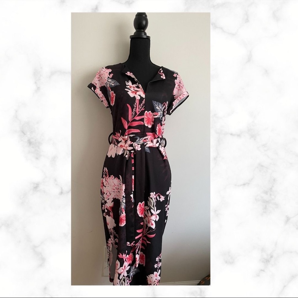 Black/Floral Short Sleeved Belted Dress. Size: Sm